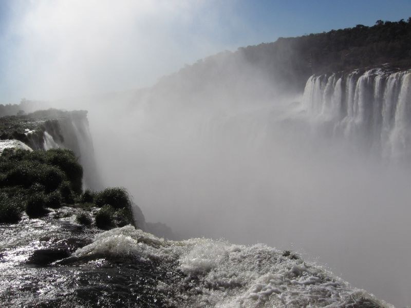 Iguazú waterfall mist Garganta del Diablo