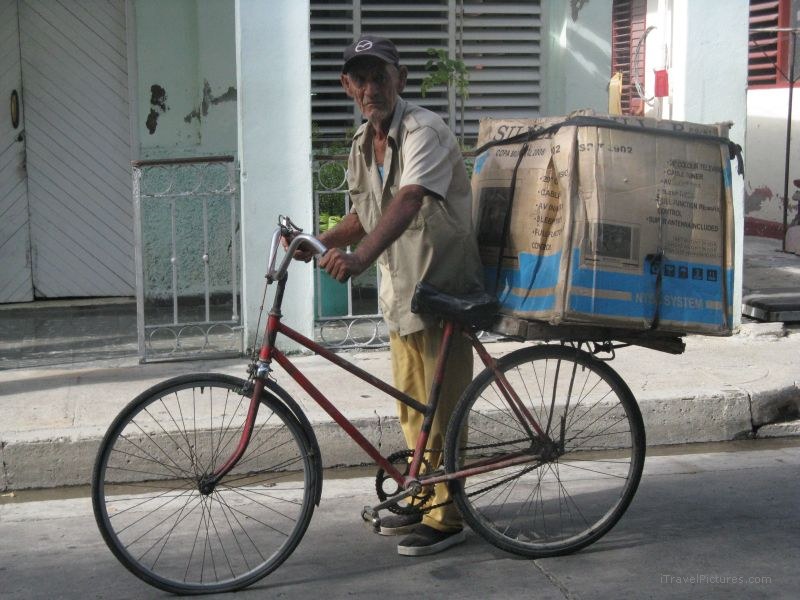 Cienfuegos bread salesman bicycle box