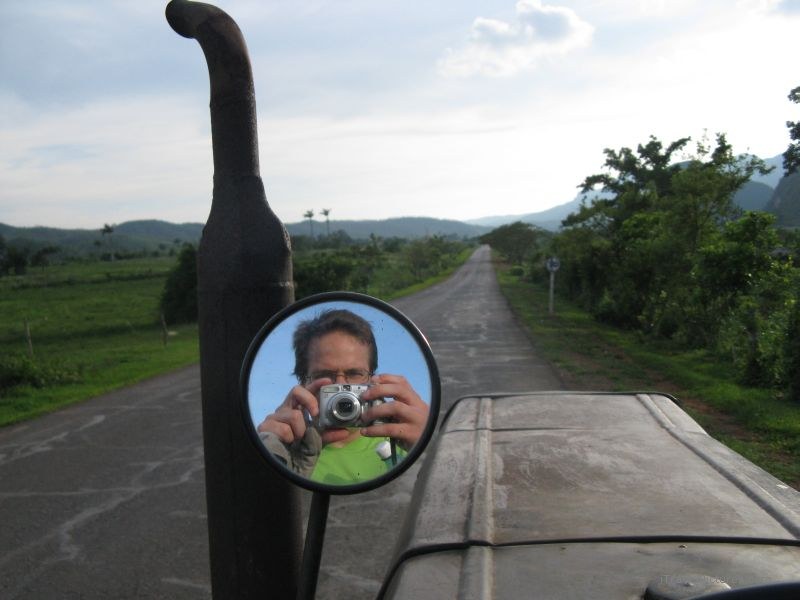 Viñales me chris tractor road reflection