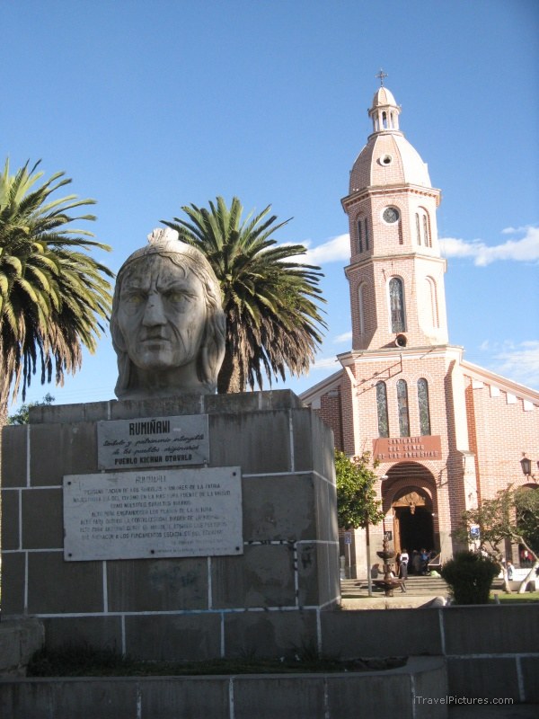 Otavalo church statue
