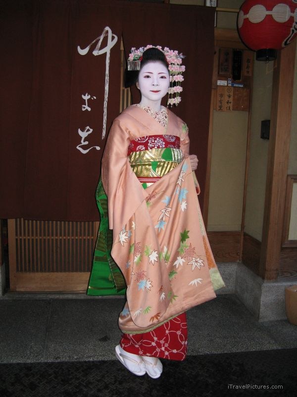 Kyoto woman traditional dress