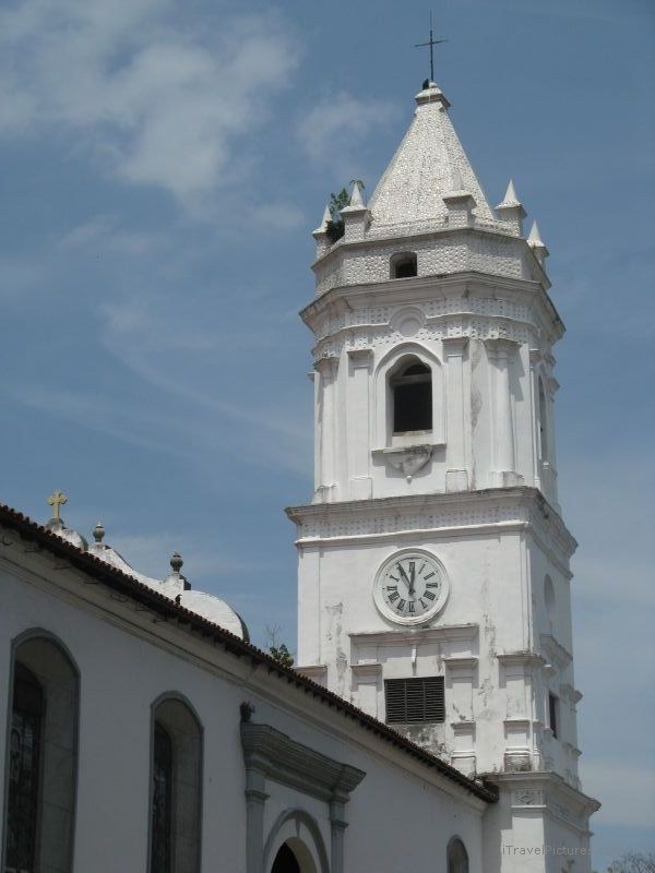 Casco Viejo church white clock