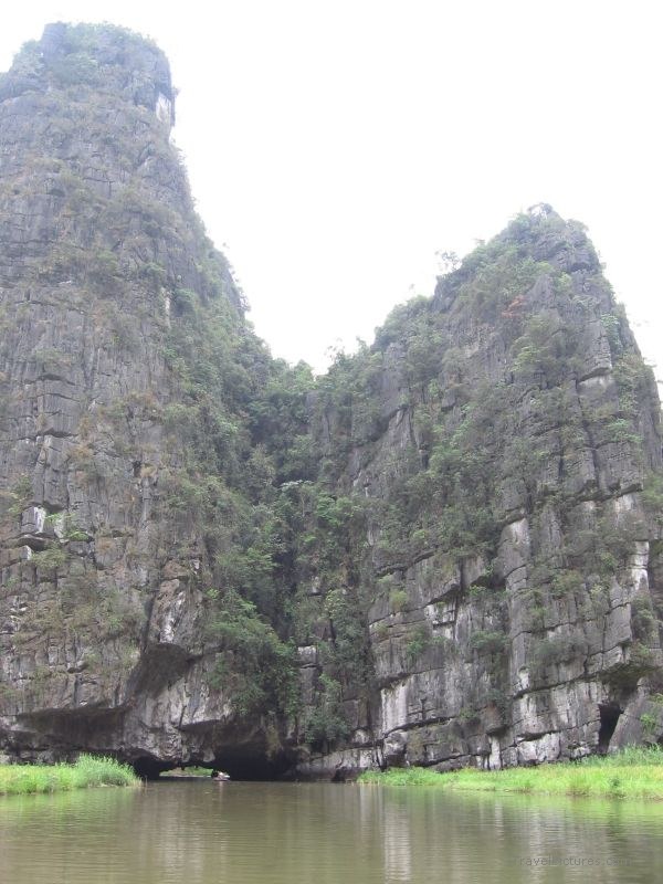 Tam Coc limestone tunnel