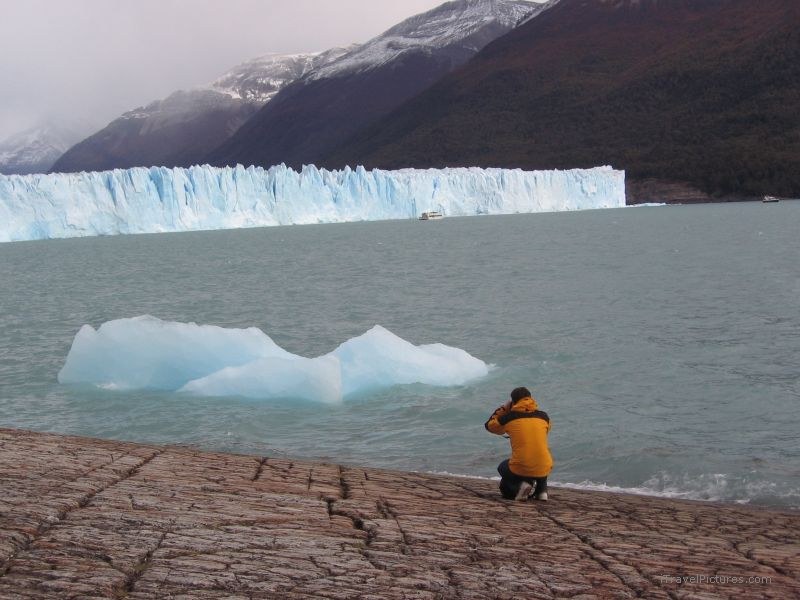 Perito Moreno glacier photographing lake