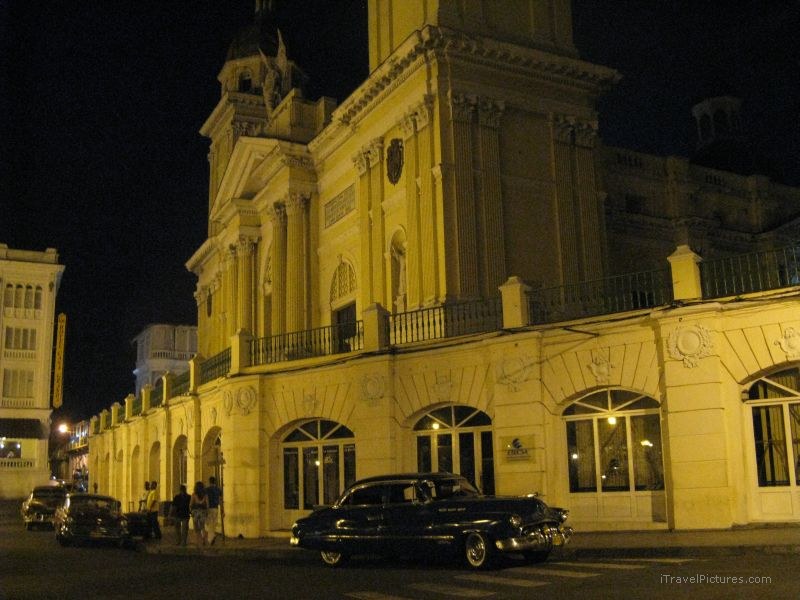 Parque Cespedes church night car