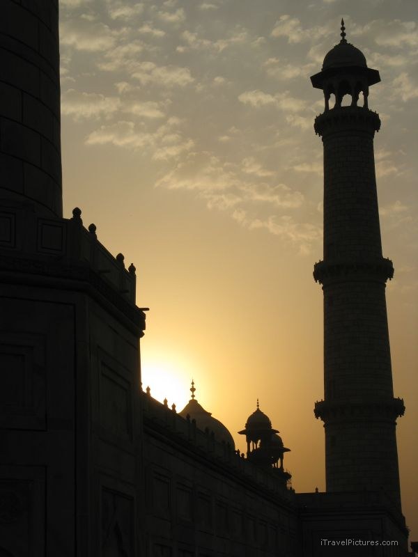 Agra Taj Mahal sun minaret
