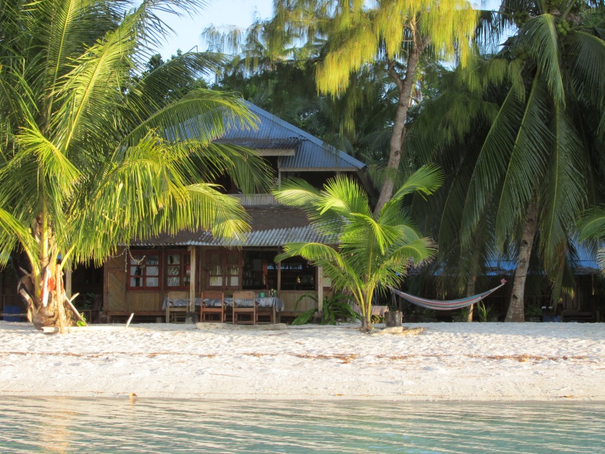 otel bungalow hammock beach palm trees