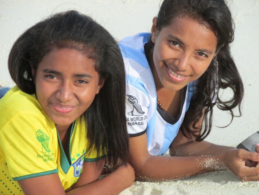 irl girls smiling Argentina Brazil