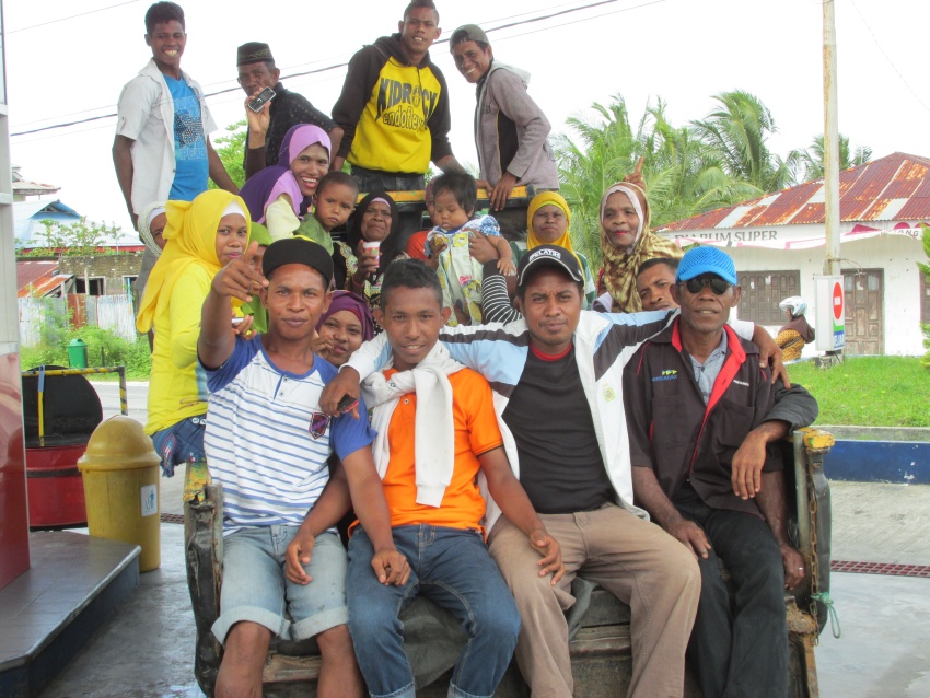 roup truck passengers passenger crowded