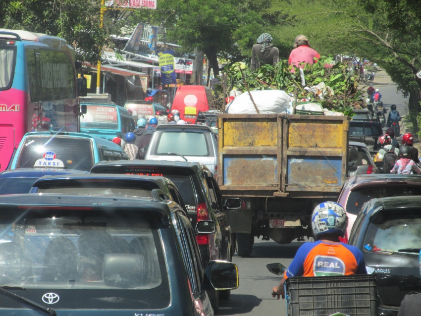 raffic road street Makassar