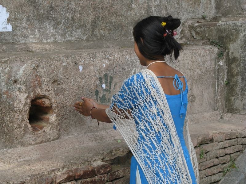 Kathmandu Pashupatinath woman