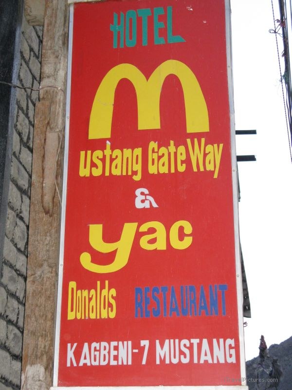 agbeni Yacdonalds sign mustang