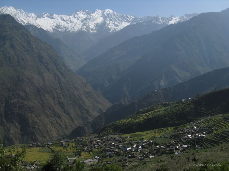 Chaliss valley mountain mountains town village