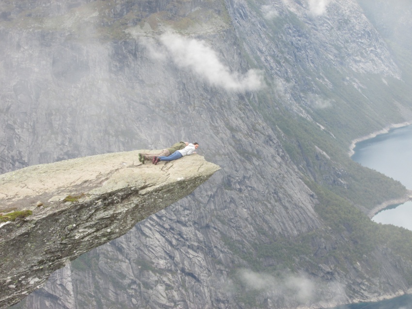 roll Trolltunga