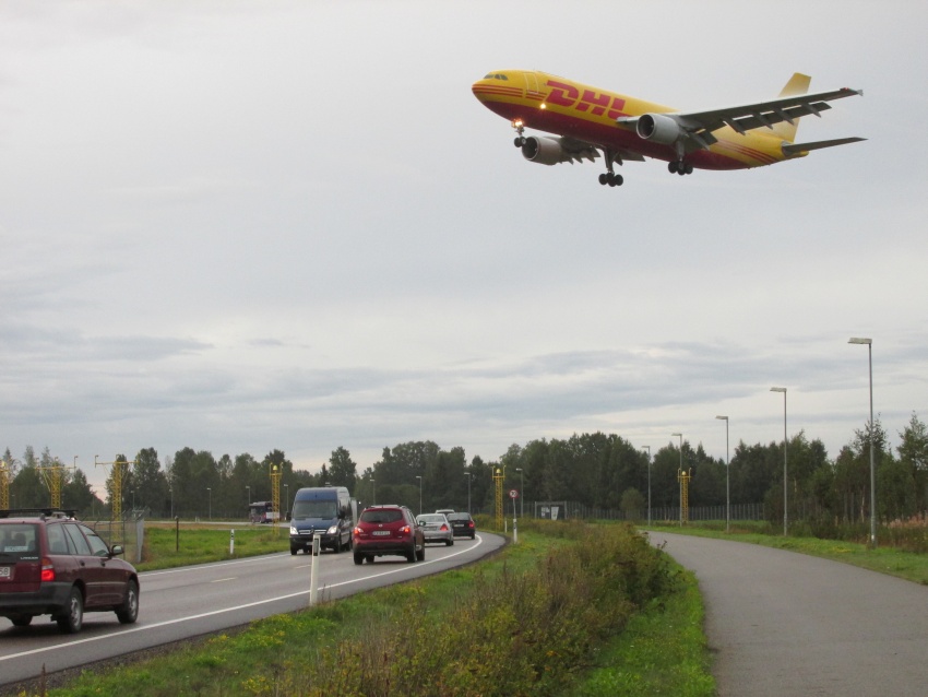 lane landing DHL