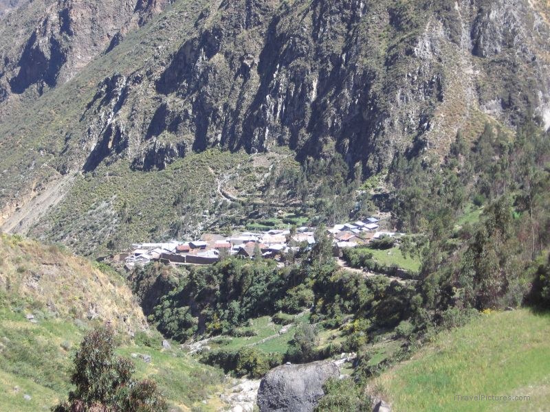 village valley Huayhuash