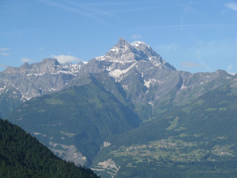 Gryon mountain valley