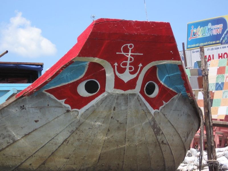 Can Tho boat eyes
