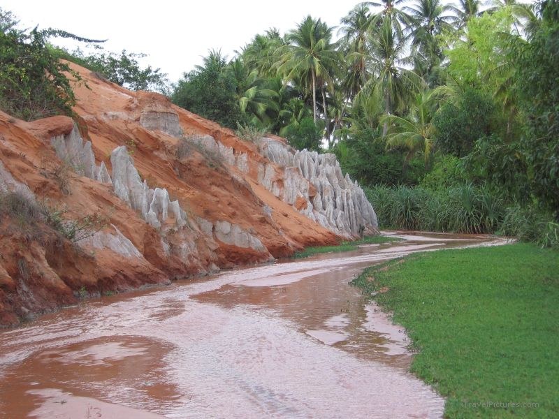 Fairy stream Suoi Tien creek sand
