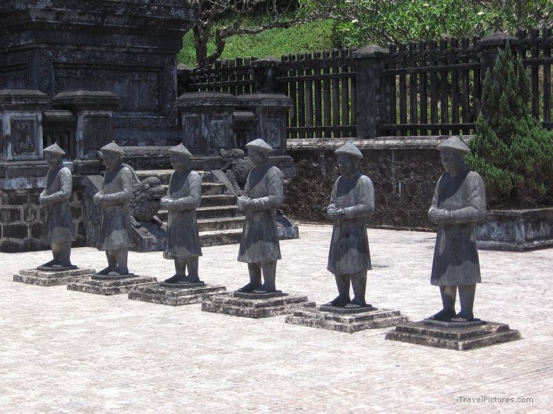 Khai Dinh tomb statues statue Hué