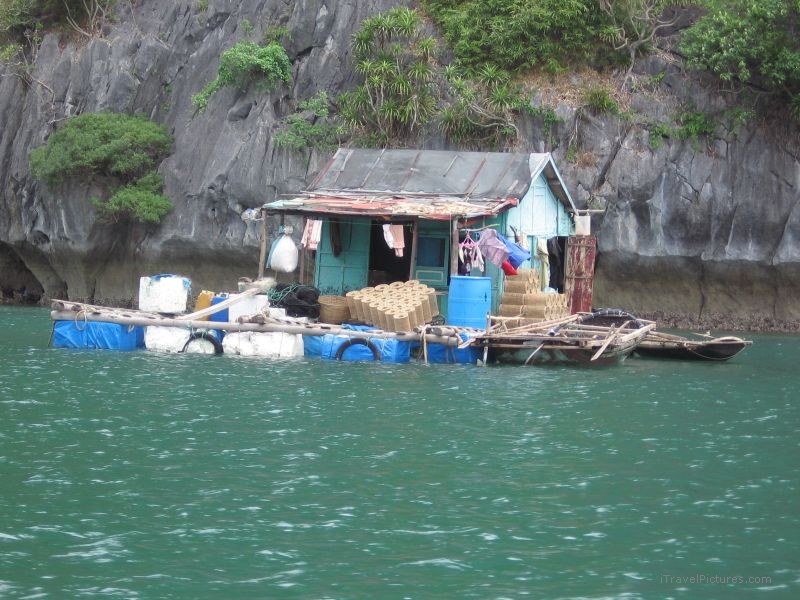 houseboat boat halong bay