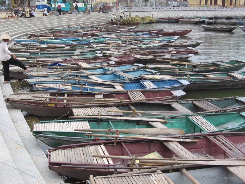 Tam Coc boat boats